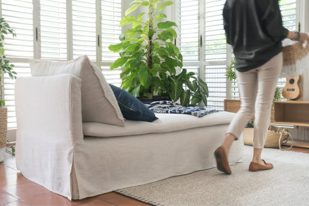 8 Quick and Easy ways to Remove Bad Smells from Leather